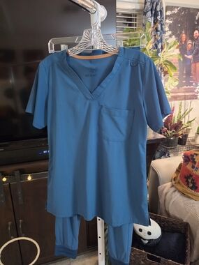 Women’s Teal V-Neck Top with Pocket
